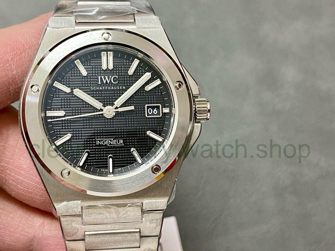 975594fc 4d6d 457e 8008 e49396703b4f Clean Factory Watch
