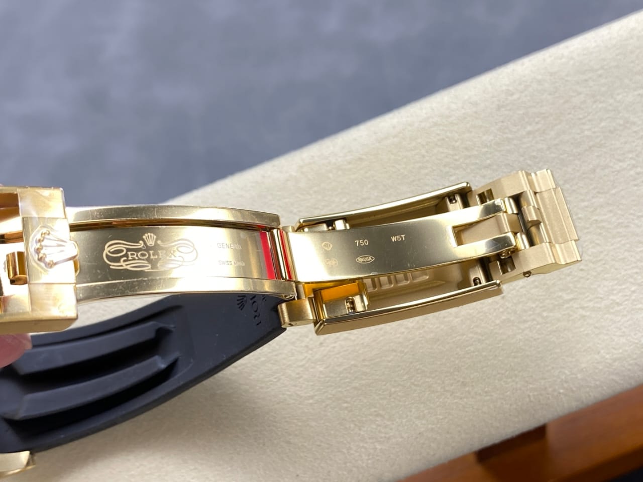 VS Factory Rolex Yacht-Master 42 226658 42mm Yellow Gold Rubber Strap Black Dial (1) VS Factory Rolex Yacht-Master 42 226658 42mm Yellow Gold Rubber Strap Black Dial (1)