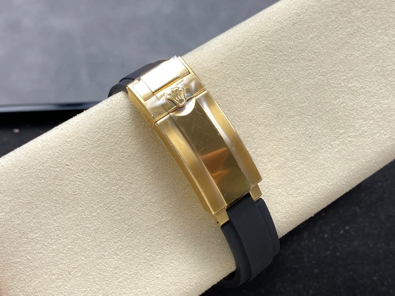 VS Factory Rolex Yacht-Master 42 226658 42mm Yellow Gold Rubber Strap Black Dial (11) VS Factory Rolex Yacht-Master 42 226658 42mm Yellow Gold Rubber Strap Black Dial (11)