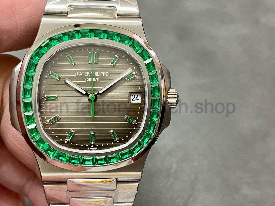 GR Factory Patek Philippe Emerald Nautilus 5711/113P-001 40.5mm Full Platinum Black Dial 1 ad53c0ca de66 43cf a99e 68e16b441fa8 Clean Factory Watch