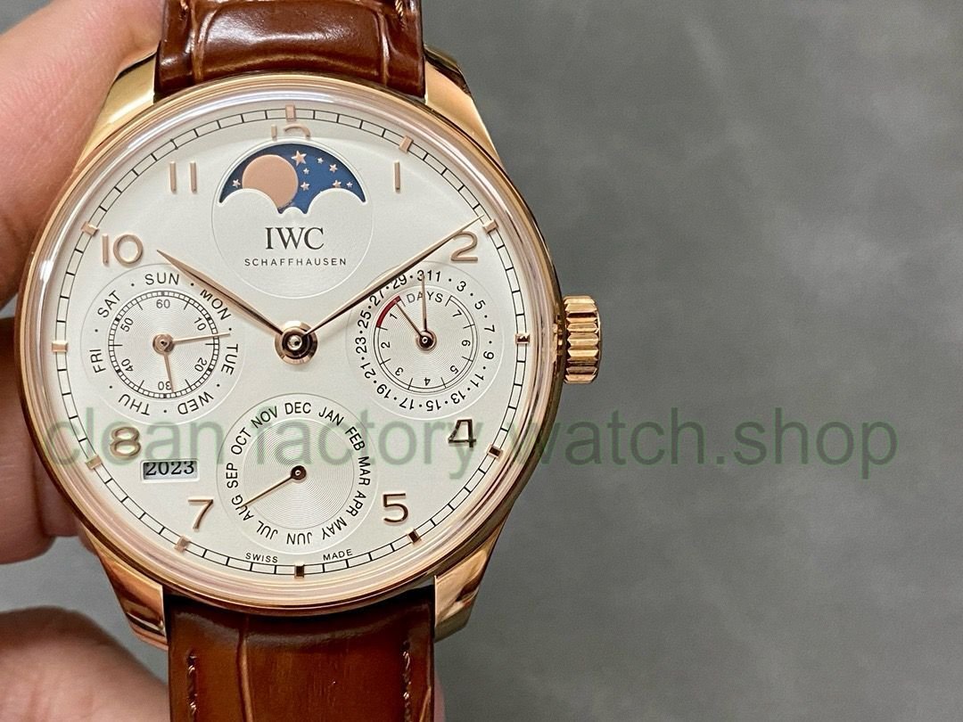 b287dc06 f91b 4787 8570 b523a3f885f2 Clean Factory Watch