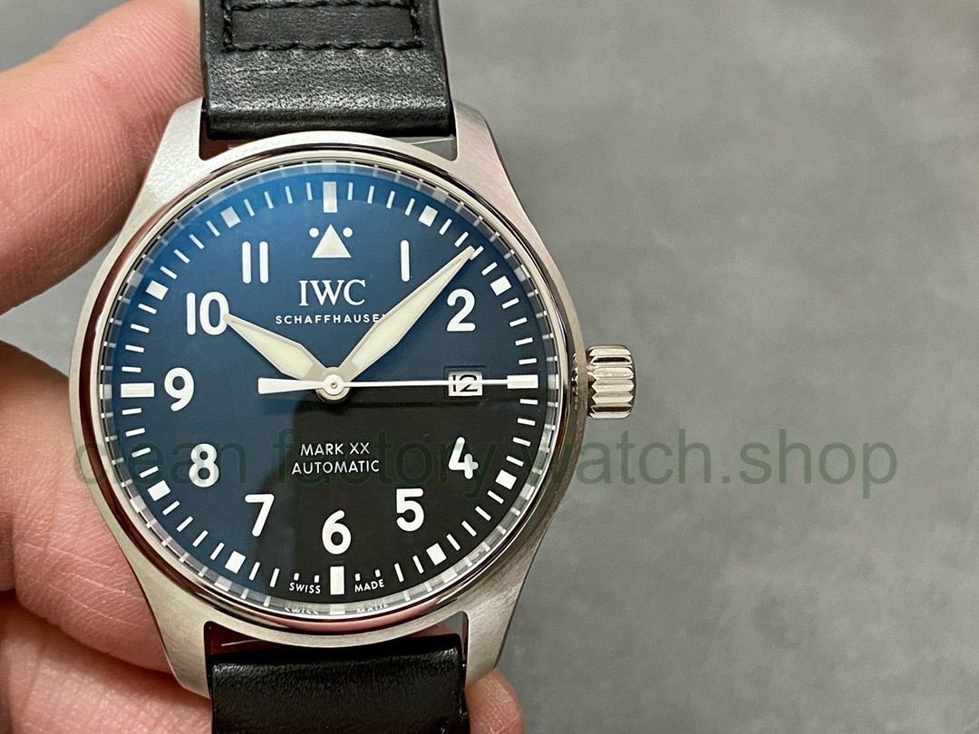 bddd05c9 c8f7 433a 8904 3d4a850b3bf9 Clean Factory Watch