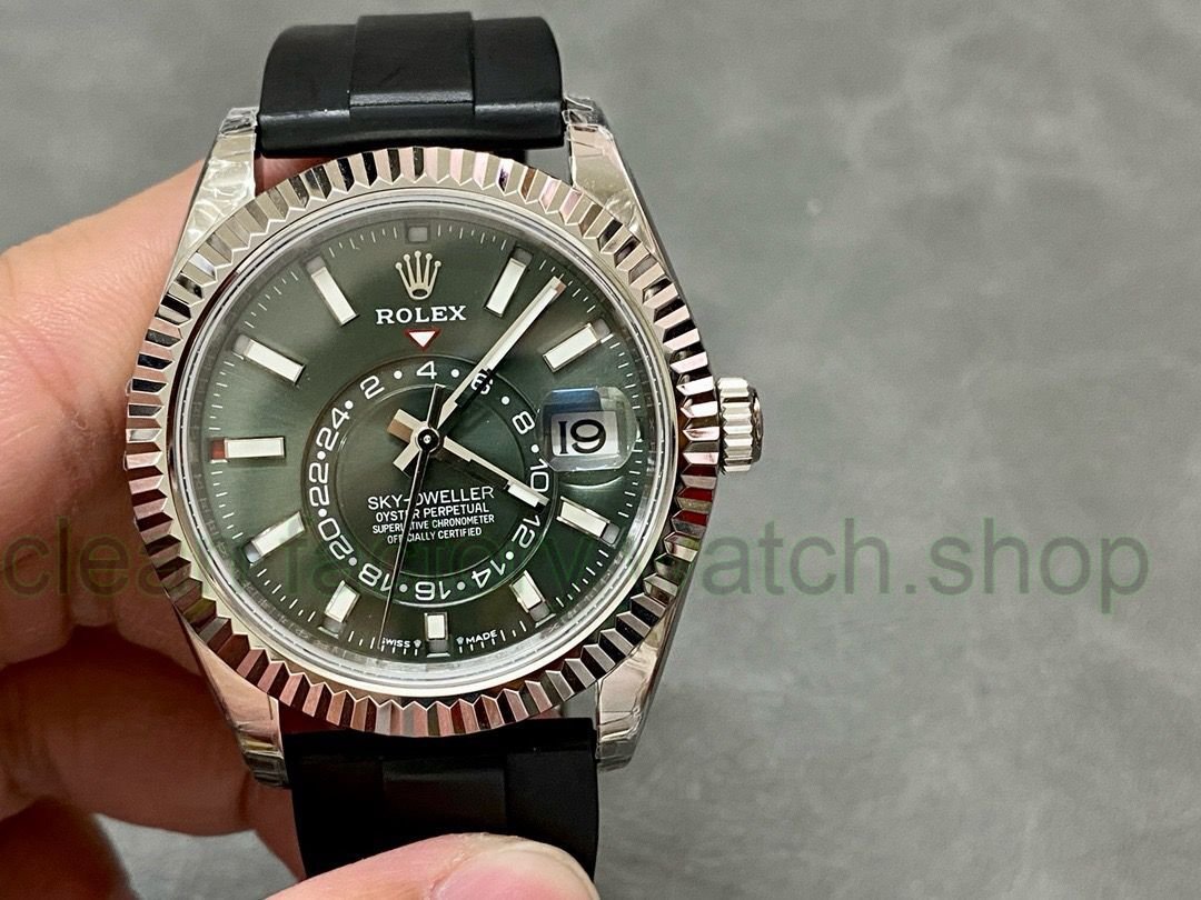 de3f125e 58fc 4ee1 b8e5 1937dace3710 Clean Factory Watch