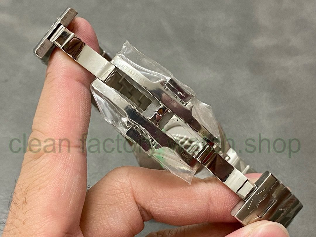 e2d567ae-6e21-4d44-865a-52decaf7fa20 e2d567ae-6e21-4d44-865a-52decaf7fa20