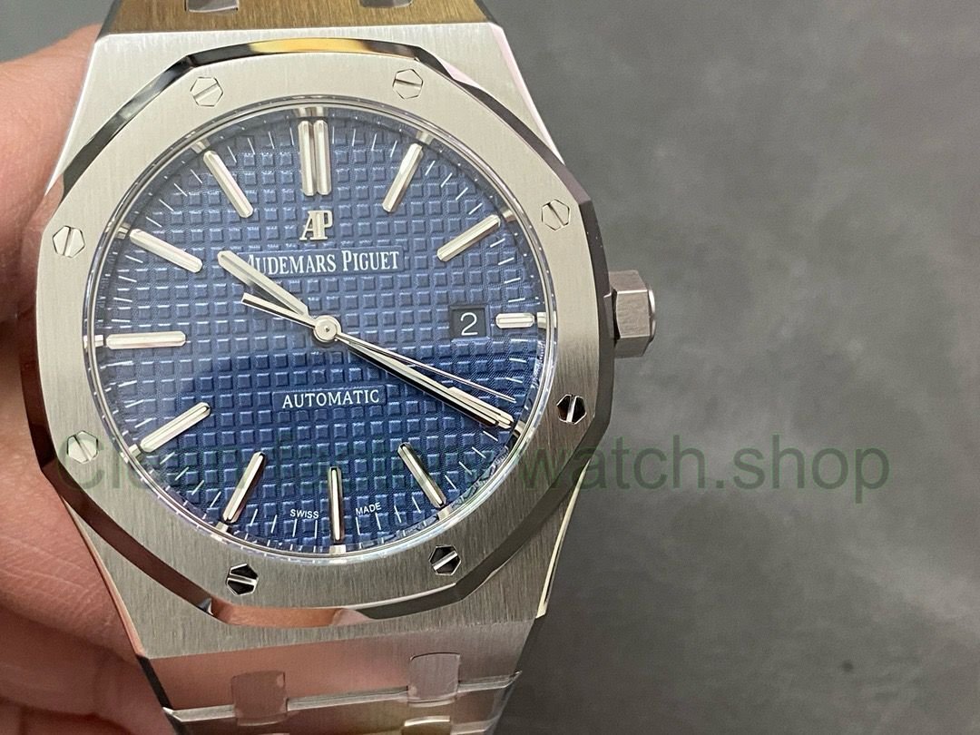 556cee28 1835 47c4 9749 7be2b5971183 Clean Factory Watch