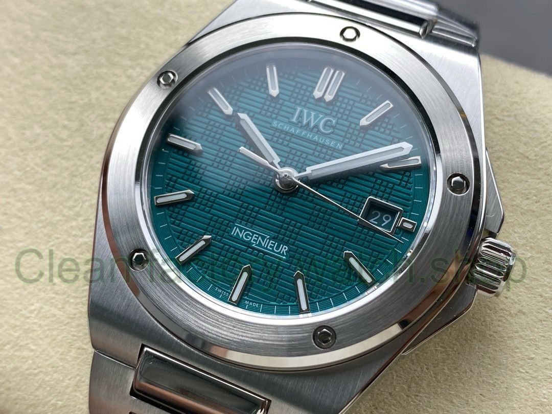 fb562f18-54e5-46b3-8191-de925840e975 fb562f18-54e5-46b3-8191-de925840e975