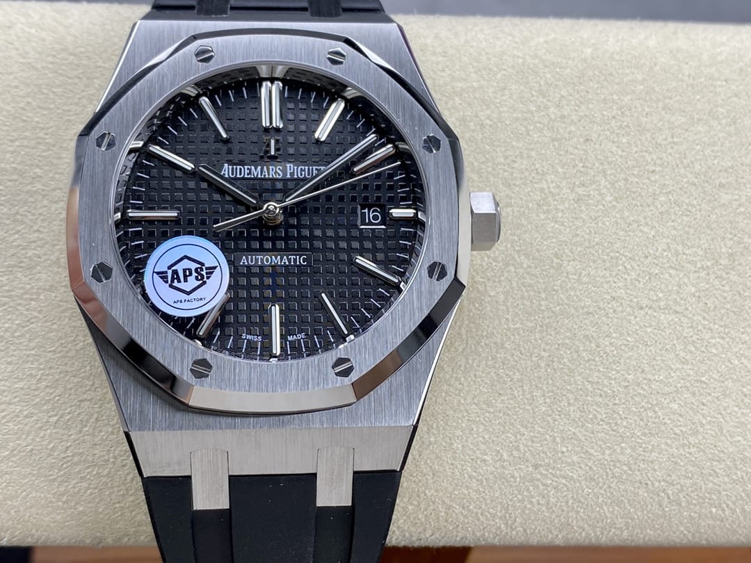 APS Factory Audemars Piguet Royal Oak Selfwinding 15400 41mm Steel Rubber Strap Black Dial 1 1f0617cd b9f2 4642 997b 88fcfbaa0615 Clean Factory Watch