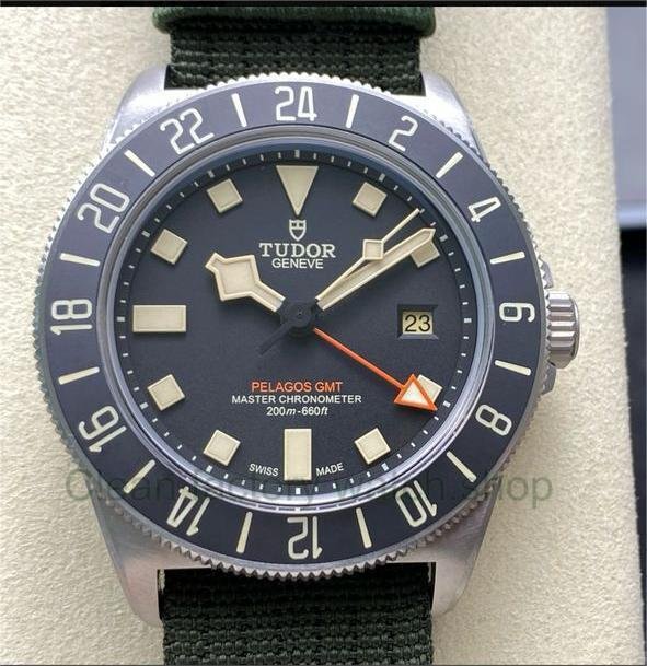 a7b8ef93 17b0 4710 8a65 19942f52e745 Clean Factory Watch