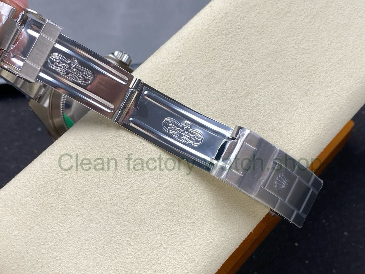 1e53052f-e535-42f1-b6fc-ad8edfeb90b1 1e53052f-e535-42f1-b6fc-ad8edfeb90b1