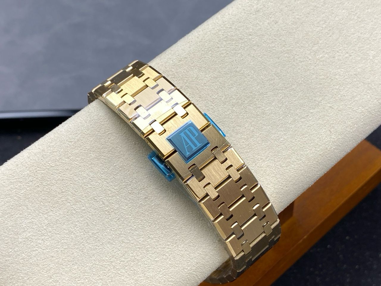 APS Factory Audemars Piguet Royal Oak Chronograph 26240BA.OO.1320BA.02 41mm Full Yellow Gold Gradient Yellow Gold Dial ( APS Factory Audemars Piguet Royal Oak Chronograph 26240BA.OO.1320BA.02 41mm Full Yellow Gold Gradient Yellow Gold Dial (