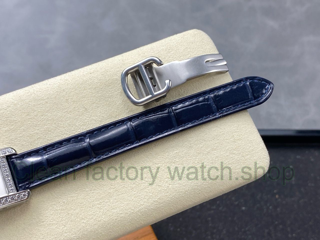 8848 Factory Cartier Tank Américaine 19mm Diamond Bezel Roman Numerals Silver Dial (15) 8848 Factory Cartier Tank Américaine 19mm Diamond Bezel Roman Numerals Silver Dial (15)