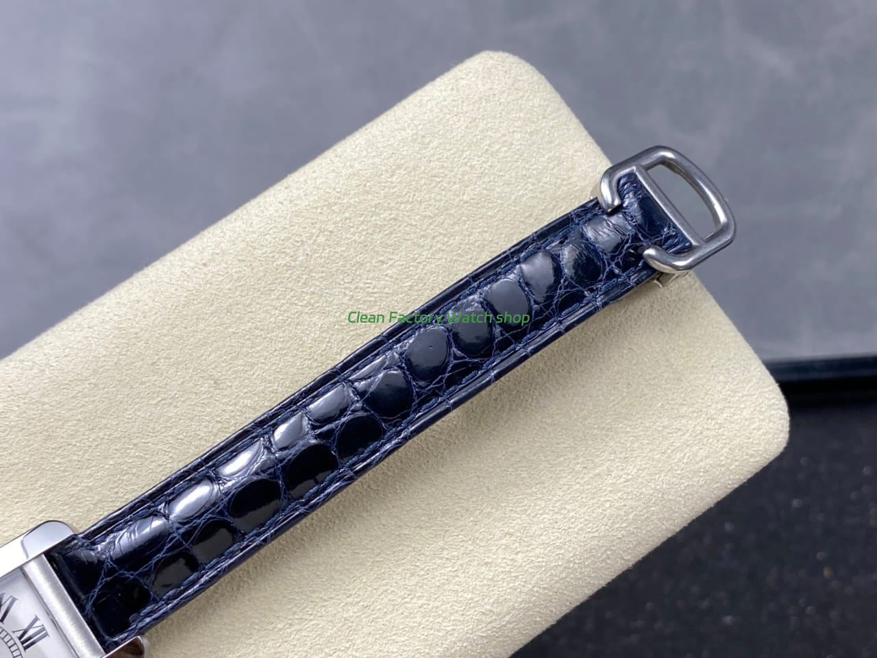 8848 Factory Cartier Tank Américaine 19mm W2601956 Crocodile leather Roman Numerals Silver Dial (7) 8848 Factory Cartier Tank Américaine 19mm W2601956 Crocodile leather Roman Numerals Silver Dial (7)