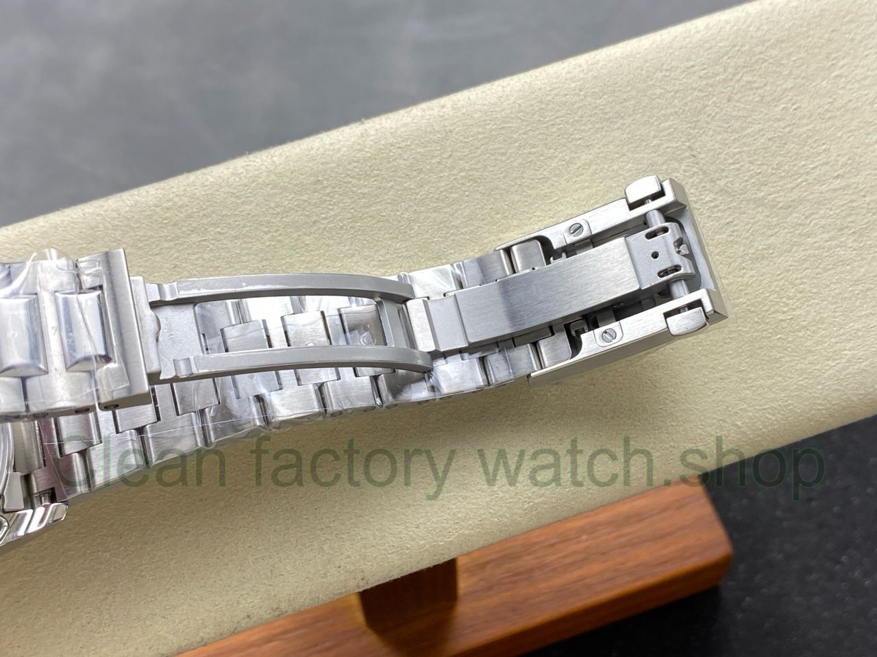APS Factory IWC Portuguese IW500704 42mm Full Steel Silver Dial (9) APS Factory IWC Portuguese IW500704 42mm Full Steel Silver Dial (9)