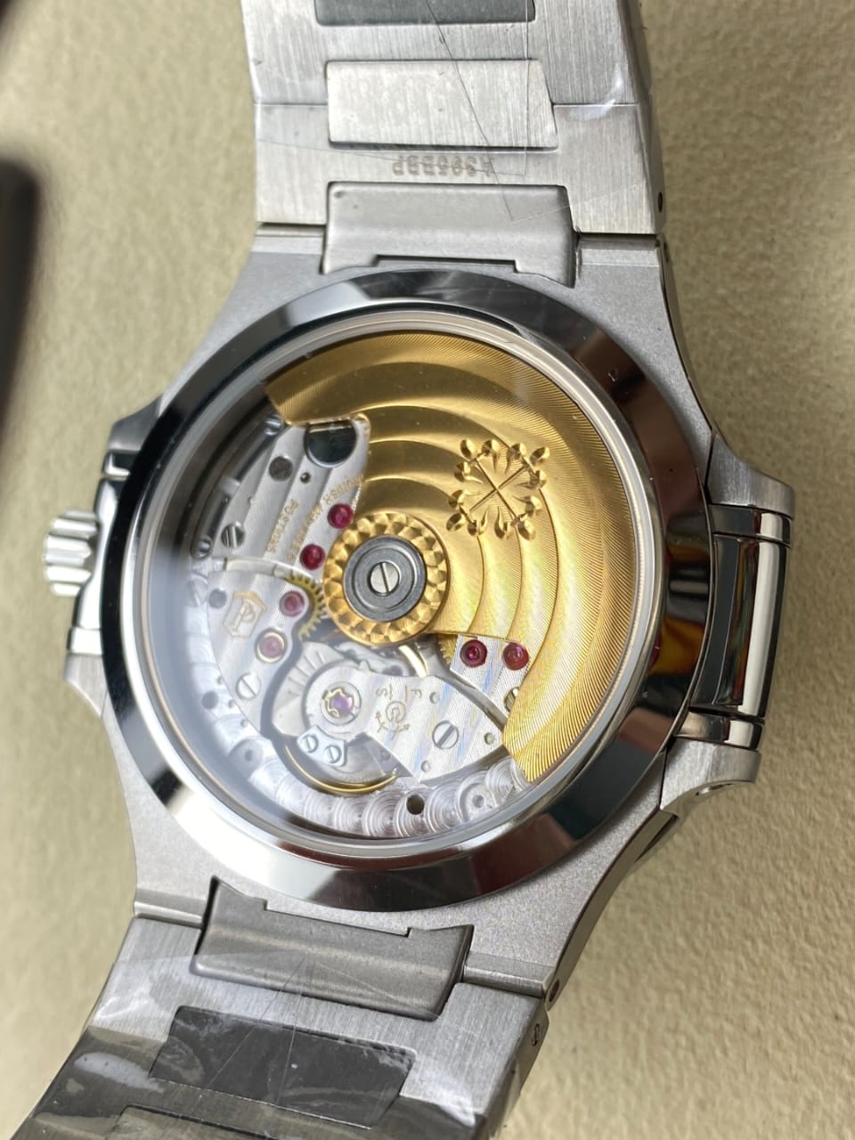 GR Factory Patek Philippe Emerald Nautilus 5711-112P-001 40.5mm Full Platinum Black Dial (2) GR Factory Patek Philippe Emerald Nautilus 5711-112P-001 40.5mm Full Platinum Black Dial (2)