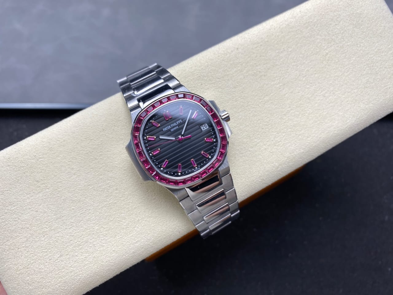 GR Factory Patek Philippe Emerald Nautilus 5711-112P-001 40.5mm Full Platinum Black Dial (4) GR Factory Patek Philippe Emerald Nautilus 5711-112P-001 40.5mm Full Platinum Black Dial (4)