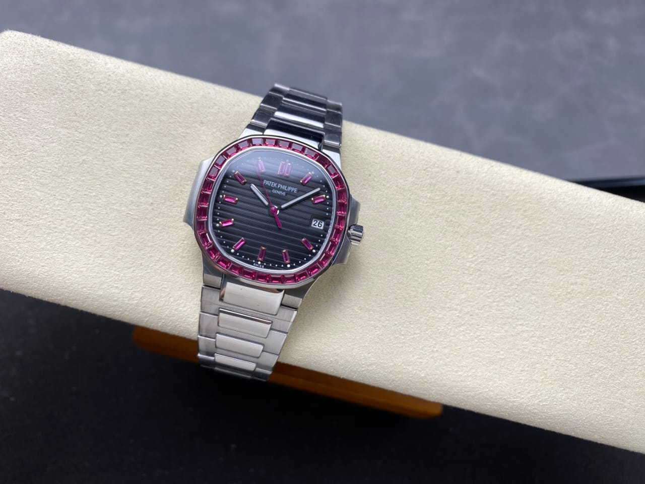 GR Factory Patek Philippe Emerald Nautilus 5711-112P-001 40.5mm Full Platinum Black Dial (5) GR Factory Patek Philippe Emerald Nautilus 5711-112P-001 40.5mm Full Platinum Black Dial (5)