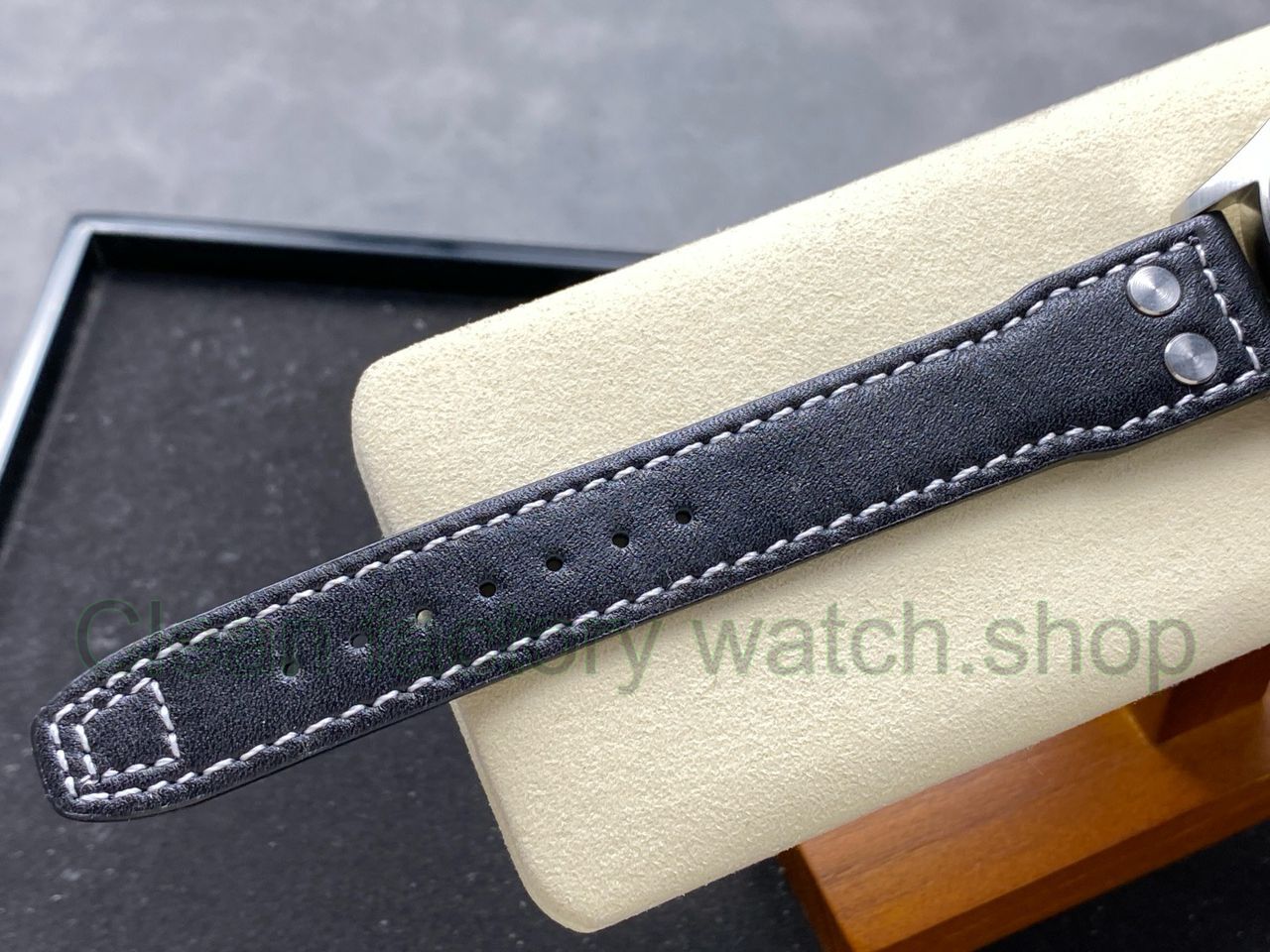 TW Factory IWC Big Pilot 46mm Arabic Numerals Silvery White Dial (10) TW Factory IWC Big Pilot 46mm Arabic Numerals Silvery White Dial (10)
