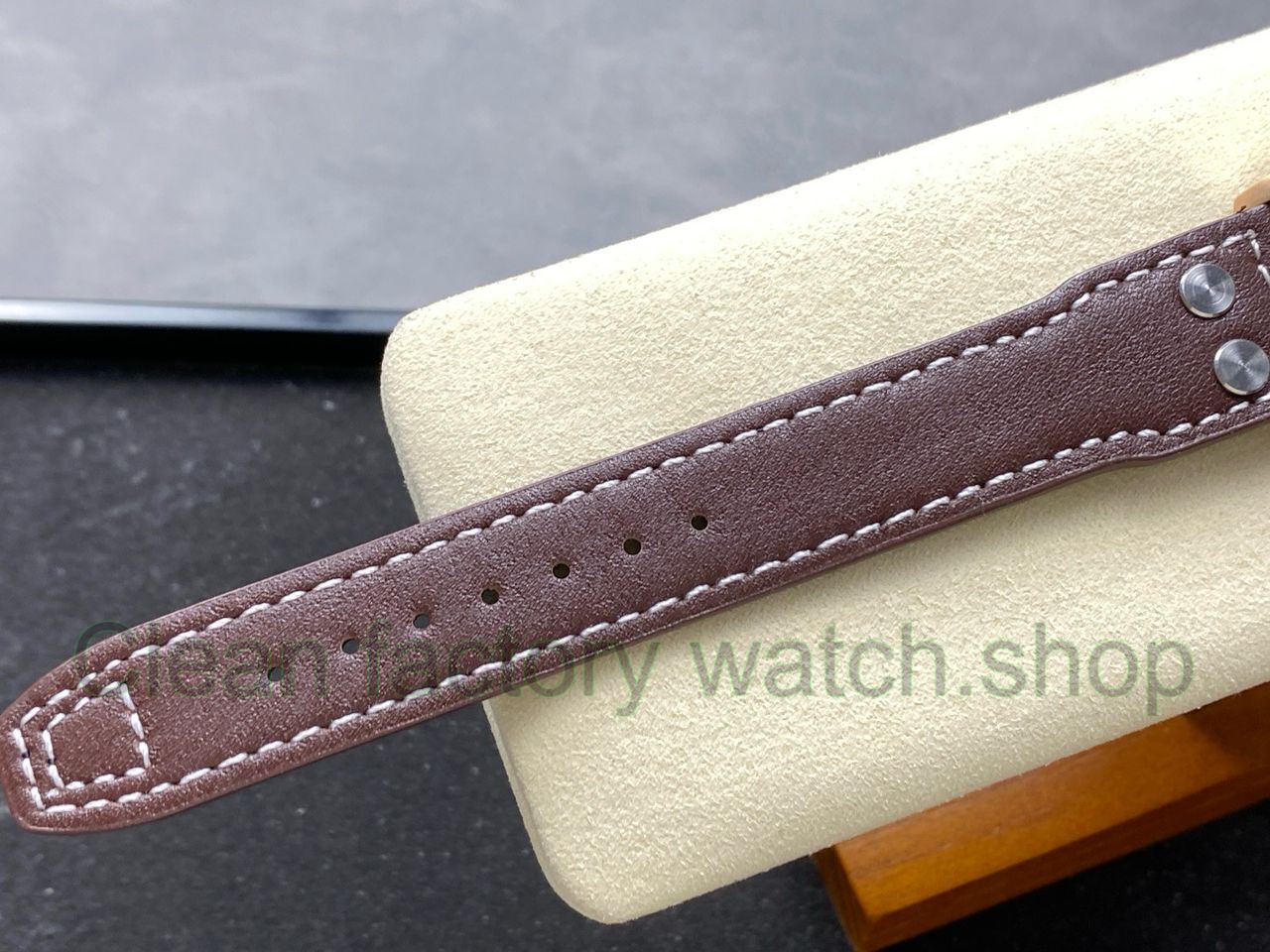TW Factory IWC Big Pilot 46mm Rose Gold Arabic Numerals Silver Dial (9) TW Factory IWC Big Pilot 46mm Rose Gold Arabic Numerals Silver Dial (9)
