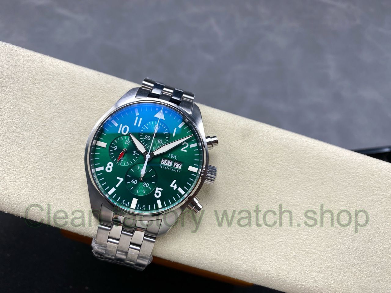 TW Factory IWC Pilot Chronograph IW377726 43mm Arabic Numerals Green Dial (6) TW Factory IWC Pilot Chronograph IW377726 43mm Arabic Numerals Green Dial (6)