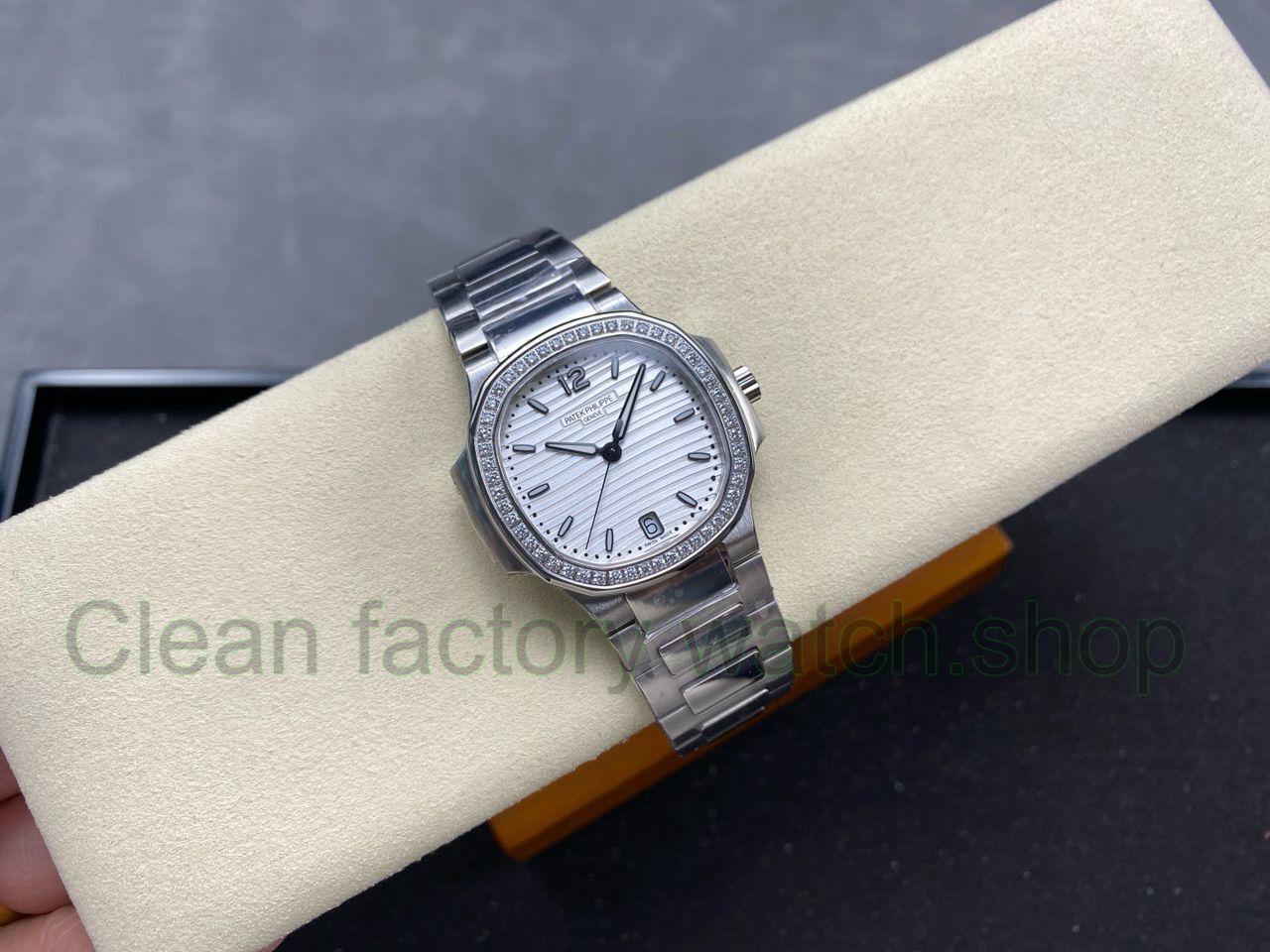 TW Factory Patek Philippe Nautilus 71181200A-010 Diamond Bezel White Dial (3) TW Factory Patek Philippe Nautilus 71181200A-010 Diamond Bezel White Dial (3)