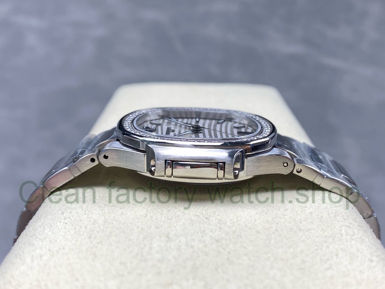 TW Factory Patek Philippe Nautilus 71181200A-010 Diamond Bezel White Dial (4) TW Factory Patek Philippe Nautilus 71181200A-010 Diamond Bezel White Dial (4)