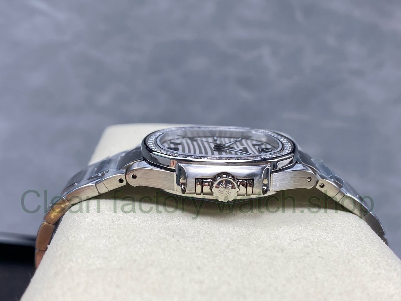 TW Factory Patek Philippe Nautilus 71181200A-010 Diamond Bezel White Dial (7) TW Factory Patek Philippe Nautilus 71181200A-010 Diamond Bezel White Dial (7)