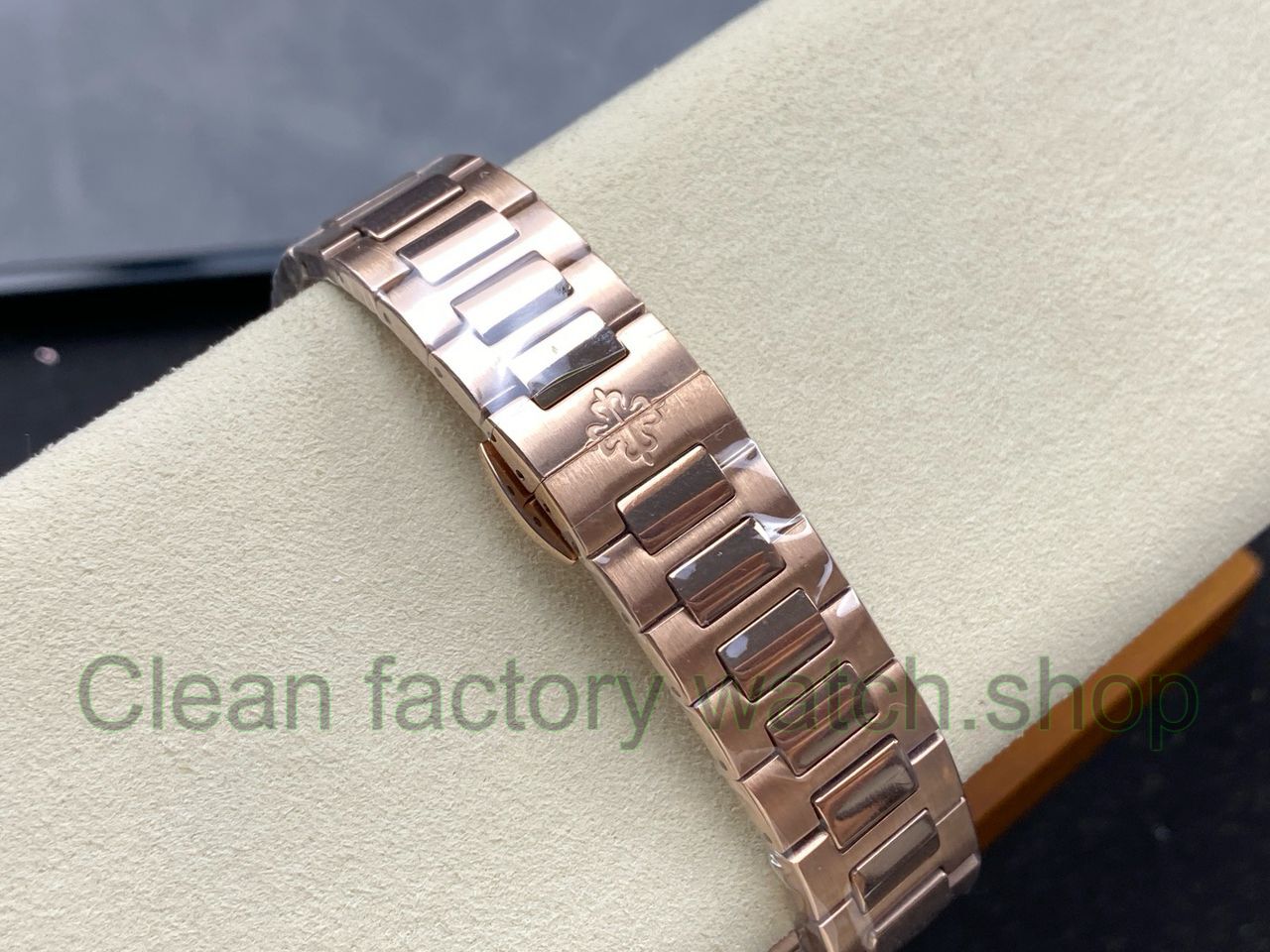 TW Factory Patek Philippe Nautilus 71181200R-010 Rose Gold Diamond Bezel Golden Champagne Dial (5) TW Factory Patek Philippe Nautilus 71181200R-010 Rose Gold Diamond Bezel Golden Champagne Dial (5)