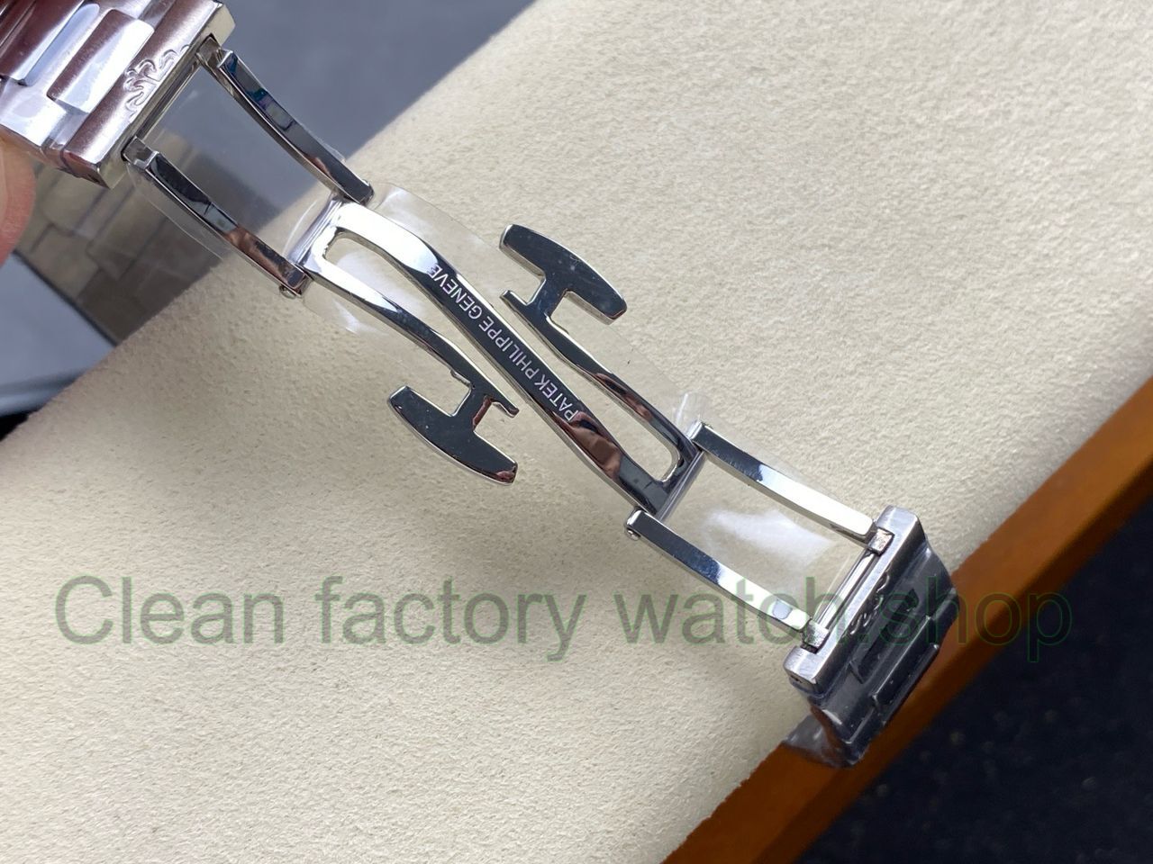 TW Factory Patek Philippe Nautilus 71181A-010 White Dial (1) TW Factory Patek Philippe Nautilus 71181A-010 White Dial (1)