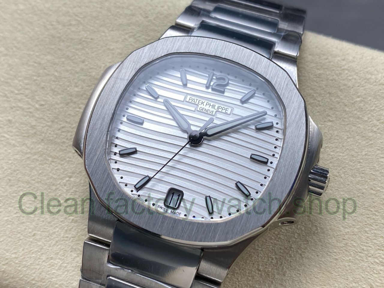 TW Factory Patek Philippe Nautilus 71181A-010 White Dial (7) TW Factory Patek Philippe Nautilus 71181A-010 White Dial (7)