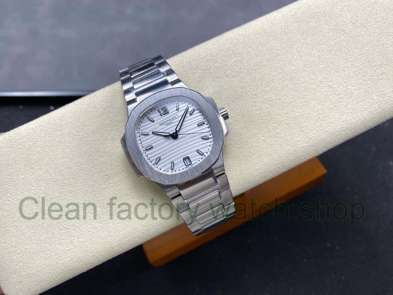 TW Factory Patek Philippe Nautilus 71181A-010 White Dial (9) TW Factory Patek Philippe Nautilus 71181A-010 White Dial (9)