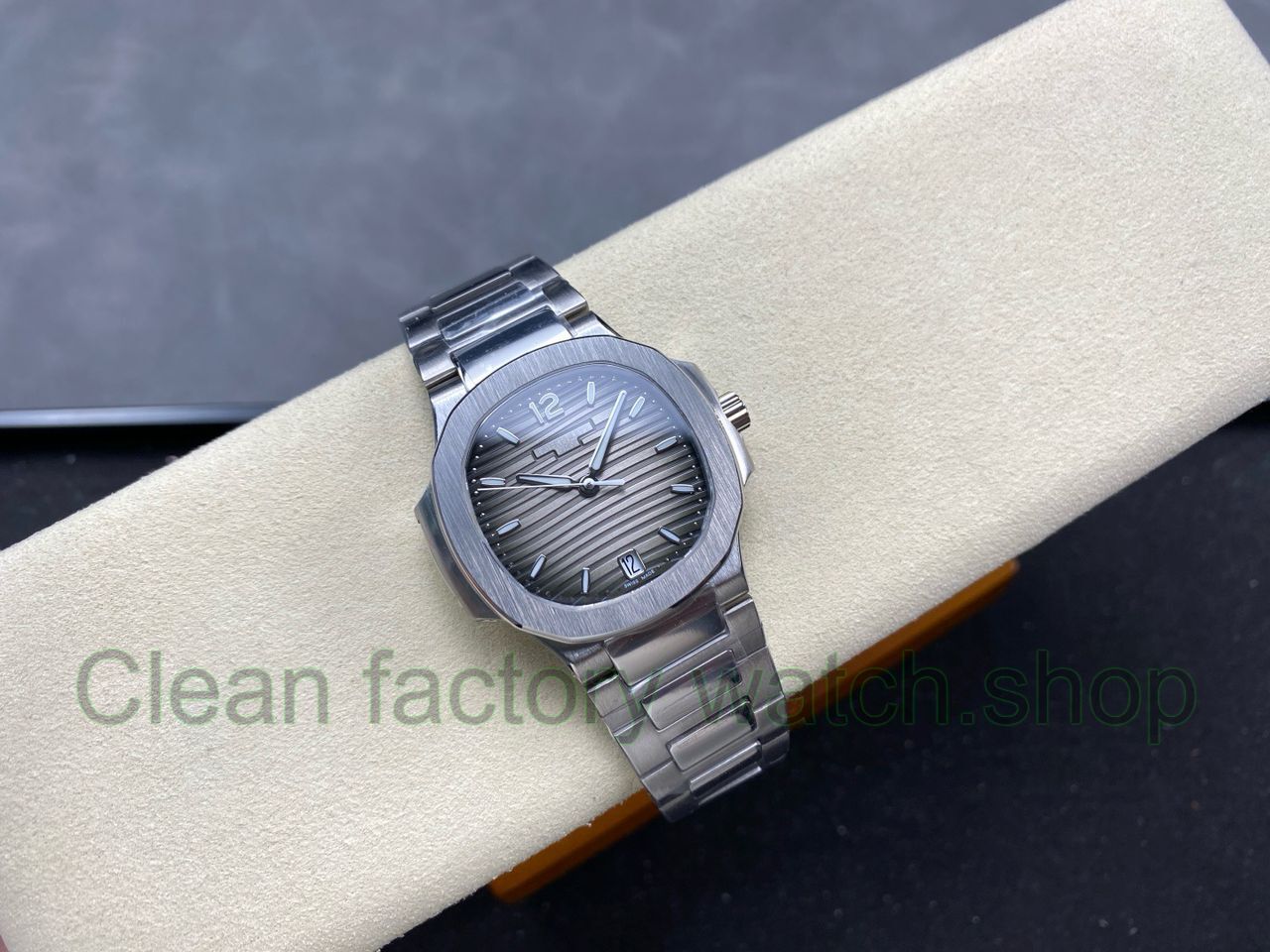 TW Factory Patek Philippe Nautilus 71181A-011 Grey Dial (2) TW Factory Patek Philippe Nautilus 71181A-011 Grey Dial (2)