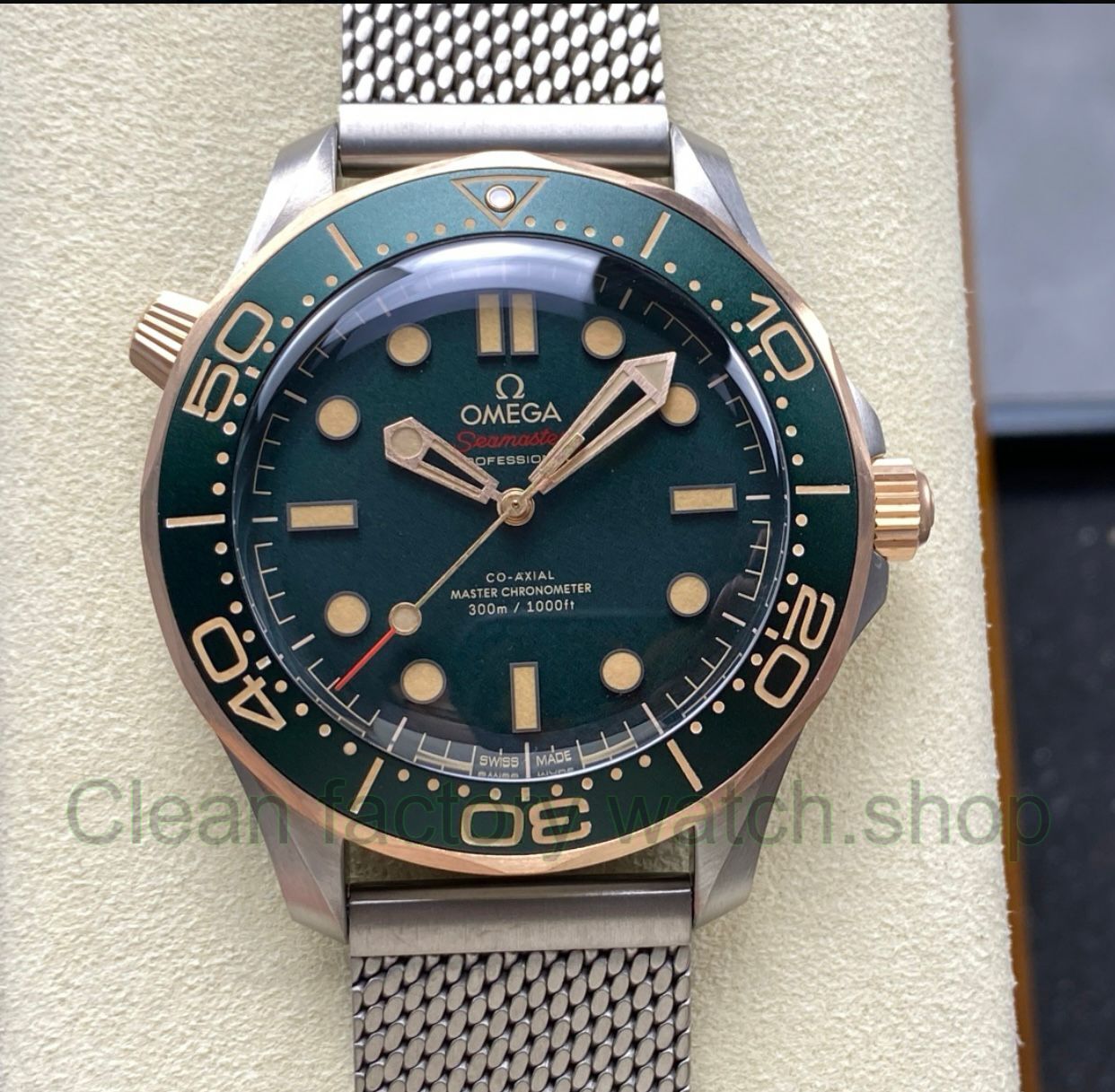 VS Factory Omega Seamaster Diver 300M 210.90.42.20.10.001 42mm Green Dial 8 Clean Factory Watch
