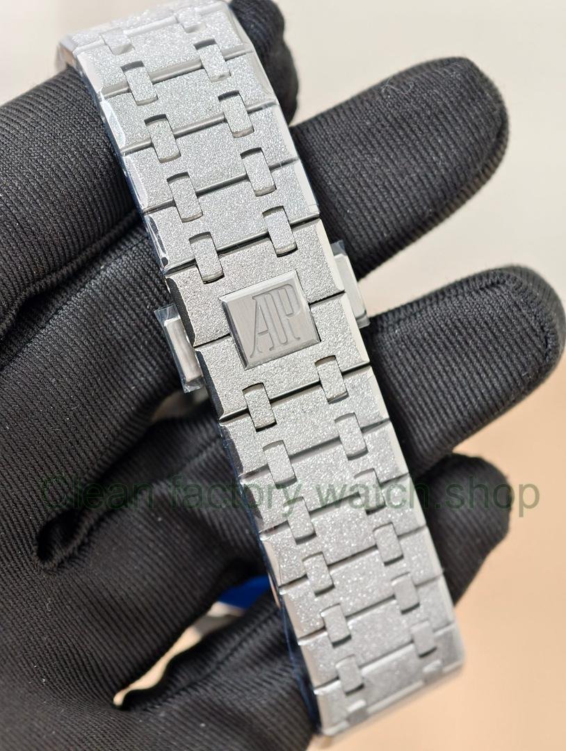 APS Factory Audemars Piguet Royal Oak Chronograph 26240BC.GG.1324BC.01 41mm White Gold Ice Blue Dial (1) APS Factory Audemars Piguet Royal Oak Chronograph 26240BC.GG.1324BC.01 41mm White Gold Ice Blue Dial (1)