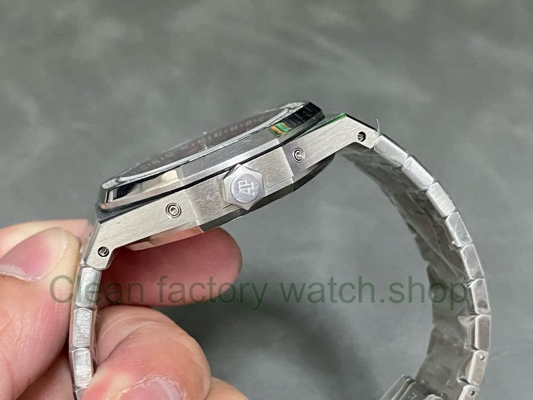 Audemars Piguet Royal Oak Perpetual Calendar Modified And Customized Moissanite Bezel Red Dial (11) Audemars Piguet Royal Oak Perpetual Calendar Modified And Customized Moissanite Bezel Red Dial (11)