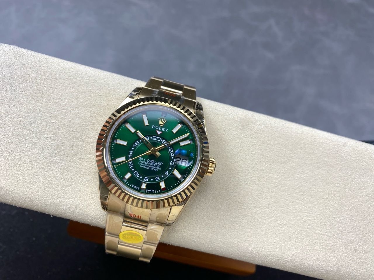 Noob Factory Rolex Sky-Dweller 336938-0007 42mm Yellow Gold Green Dial (1) Noob Factory Rolex Sky-Dweller 336938-0007 42mm Yellow Gold Green Dial (1)