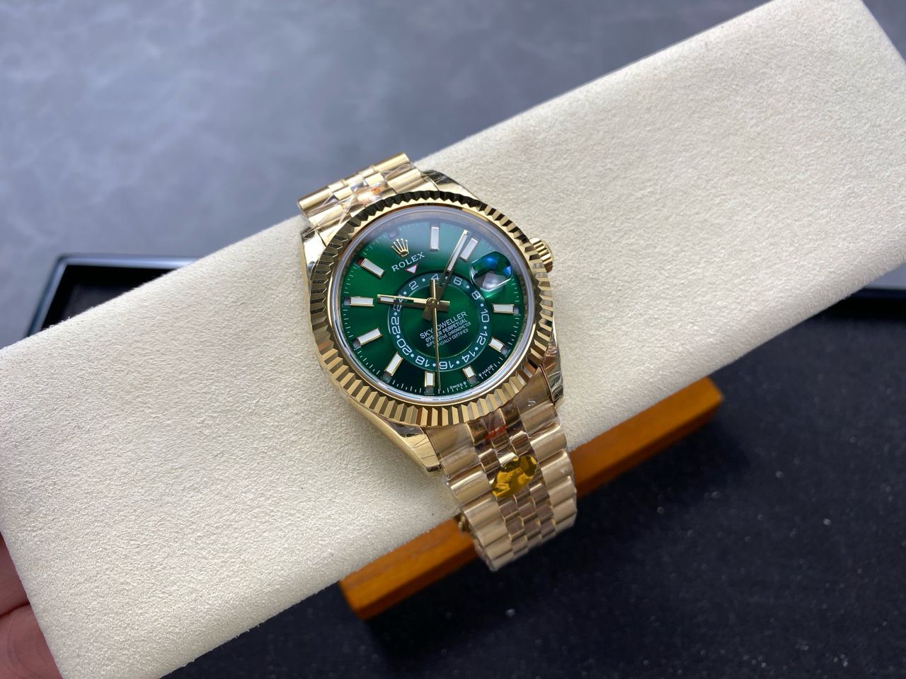 Noob Factory Rolex Sky-Dweller 336938-0008 42mm Yellow Gold Green Dial (17) Noob Factory Rolex Sky-Dweller 336938-0008 42mm Yellow Gold Green Dial (17)