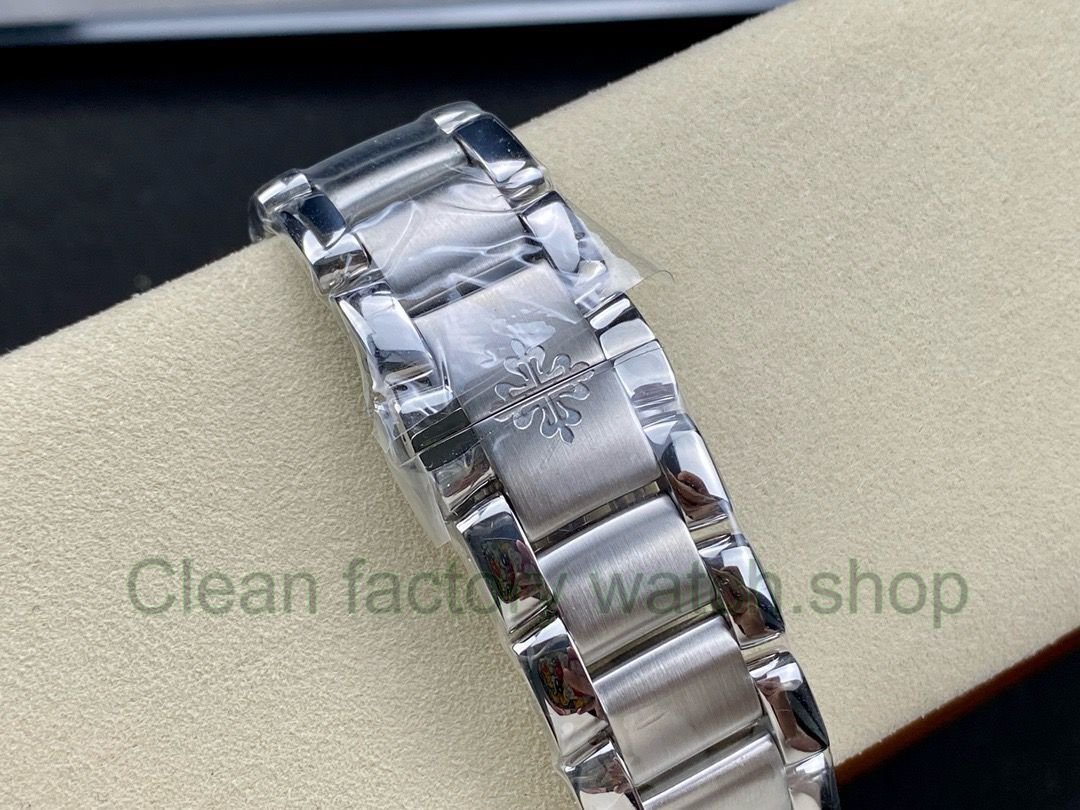 Patek Philippe Modified And Customized Aquanaut 51671A-001 Black Dial (12) Patek Philippe Modified And Customized Aquanaut 51671A-001 Black Dial (12)