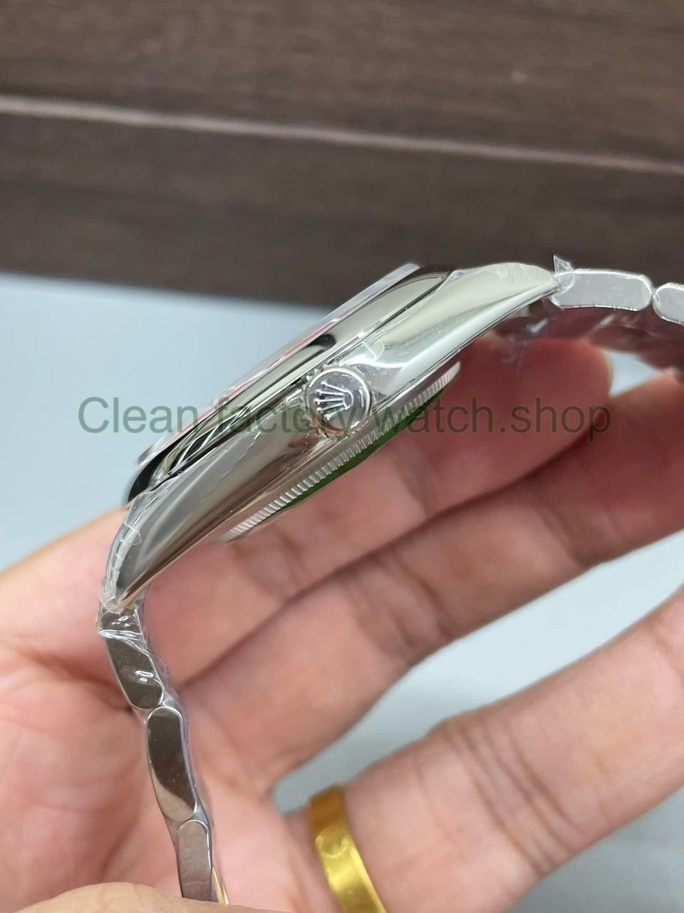 VS Factory Rolex Oyster Perpetual 124300 41mm Red Dial (1) VS Factory Rolex Oyster Perpetual 124300 41mm Red Dial (1)