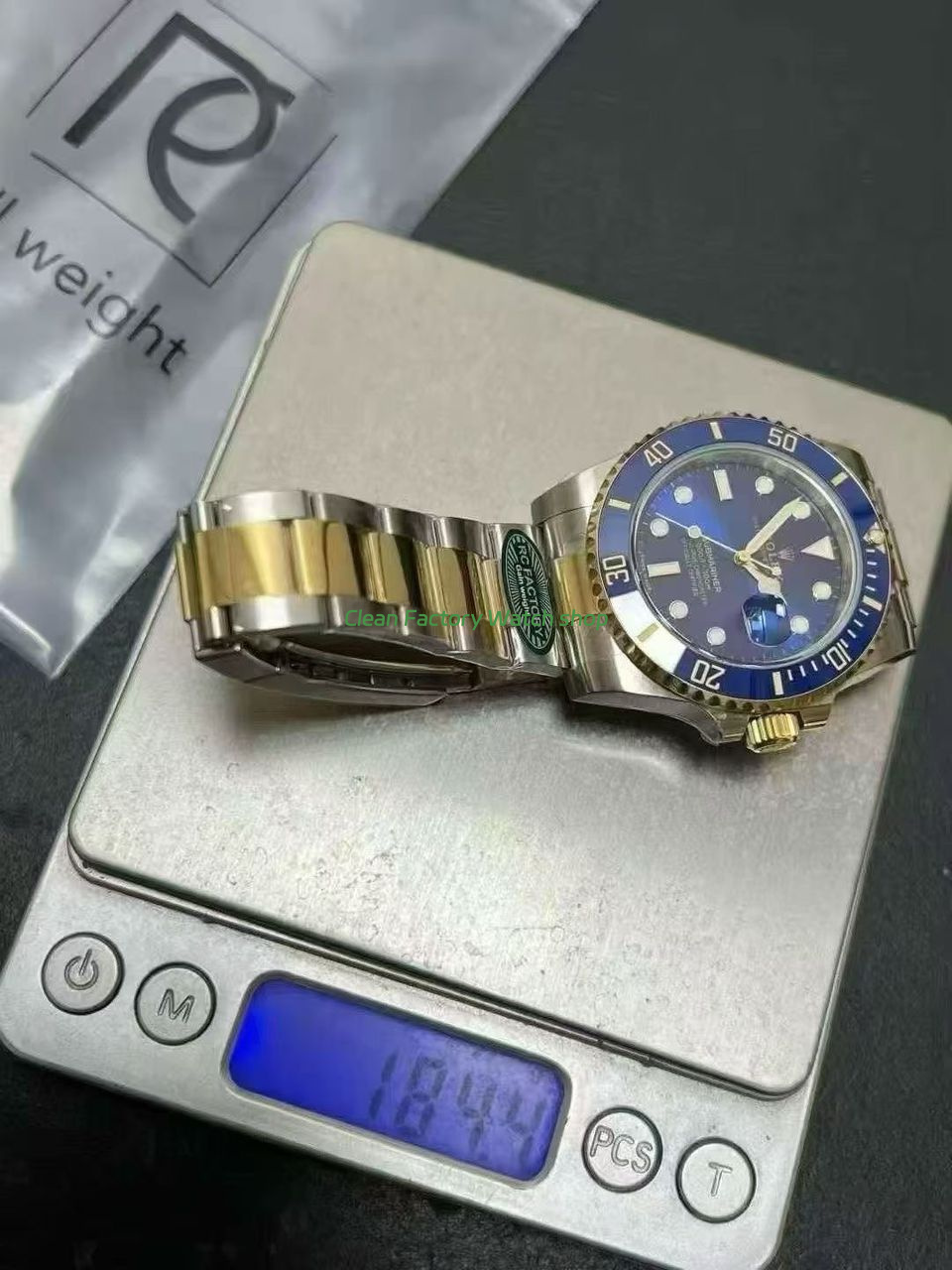RC Factory Counterweight Rolex Submariner Date 116613LB 40mm Half Gold Blue Dial (2) RC Factory Counterweight Rolex Submariner Date 116613LB 40mm Half Gold Blue Dial (2)