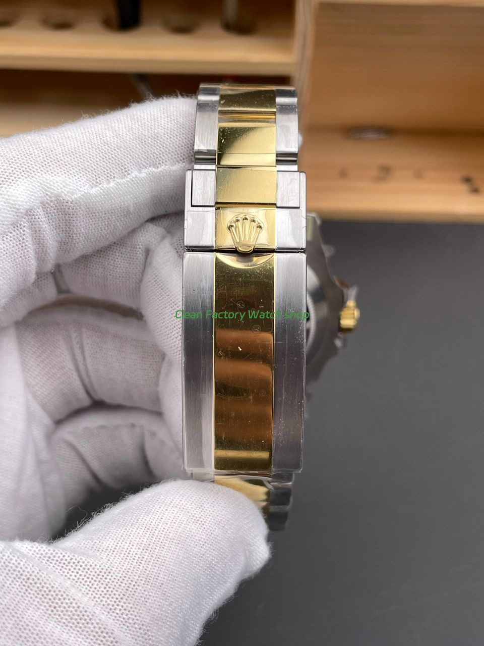 RC Factory Counterweight Rolex Submariner Date 116613LB 40mm Half Gold Blue Dial (6) RC Factory Counterweight Rolex Submariner Date 116613LB 40mm Half Gold Blue Dial (6)