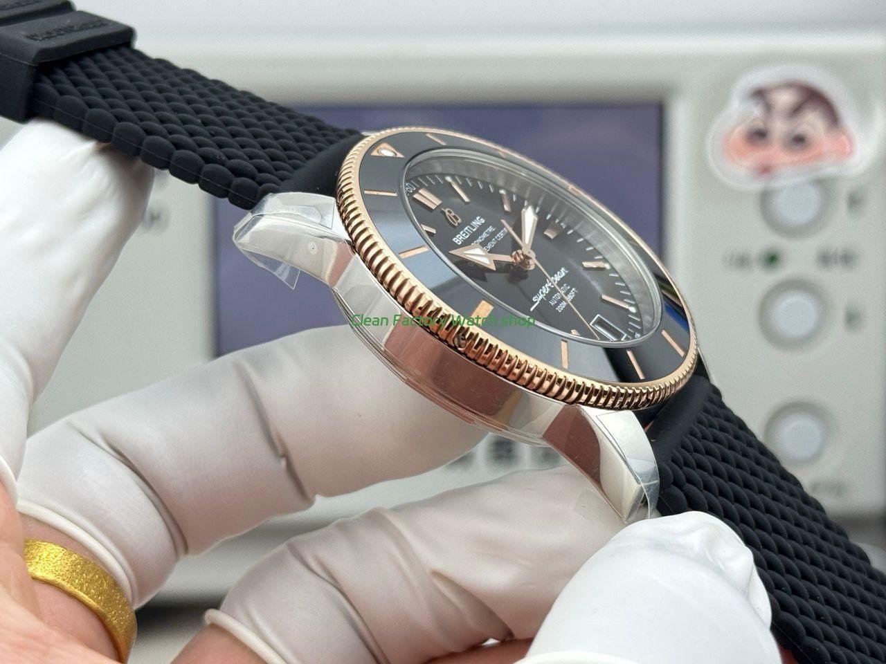GF Factory Breitling Superocean Heritage B20 UB2010121B1A1 42mm Rubber Strap GoldSteel Black Dial (4) GF Factory Breitling Superocean Heritage B20 UB2010121B1A1 42mm Rubber Strap GoldSteel Black Dial (4)