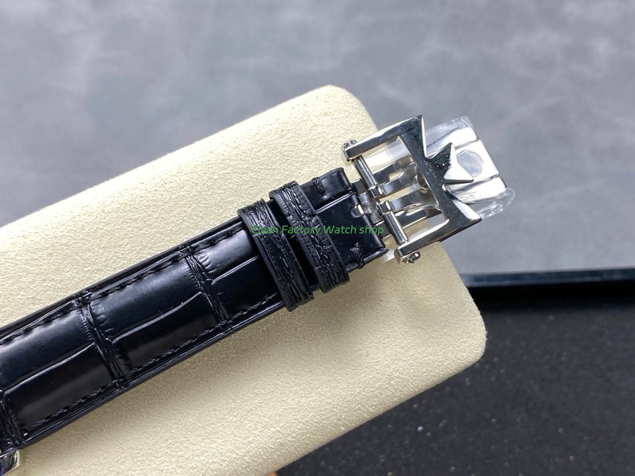 KM Factory Vacheron Constantin Patrimony 47200000G-9019 White Gold Diamond Bezel Black Dial (1) KM Factory Vacheron Constantin Patrimony 47200000G-9019 White Gold Diamond Bezel Black Dial (1)