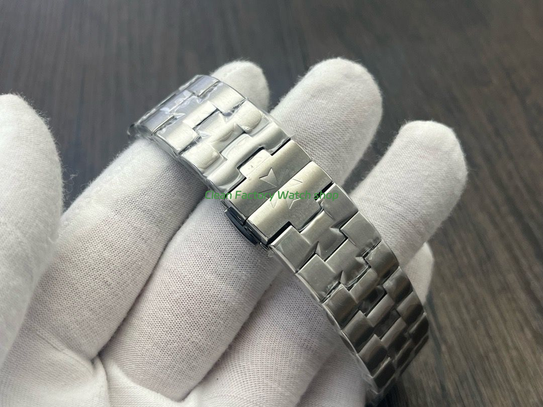 MKF Factory Vacheron Constantin Overseas Dual Time 7900V110A-B333 Silver Dial (5) MKF Factory Vacheron Constantin Overseas Dual Time 7900V110A-B333 Silver Dial (5)