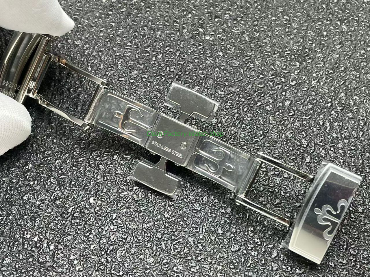 P1 Factory Patek Philippe Aquanaut 5968A-001 42mm Steel Orange Rubber Strap Black Dial (2) P1 Factory Patek Philippe Aquanaut 5968A-001 42mm Steel Orange Rubber Strap Black Dial (2)