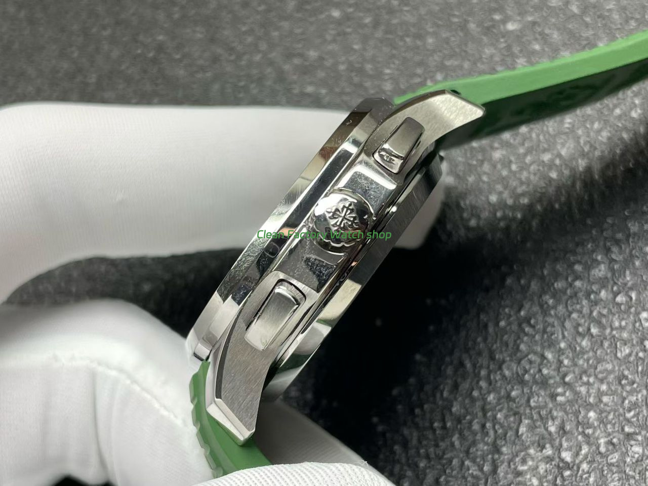 P1 Factory Patek Philippe Aquanaut 5968G-010 42mm White Gold Green Rubber Strap Green Dial (1) P1 Factory Patek Philippe Aquanaut 5968G-010 42mm White Gold Green Rubber Strap Green Dial (1)