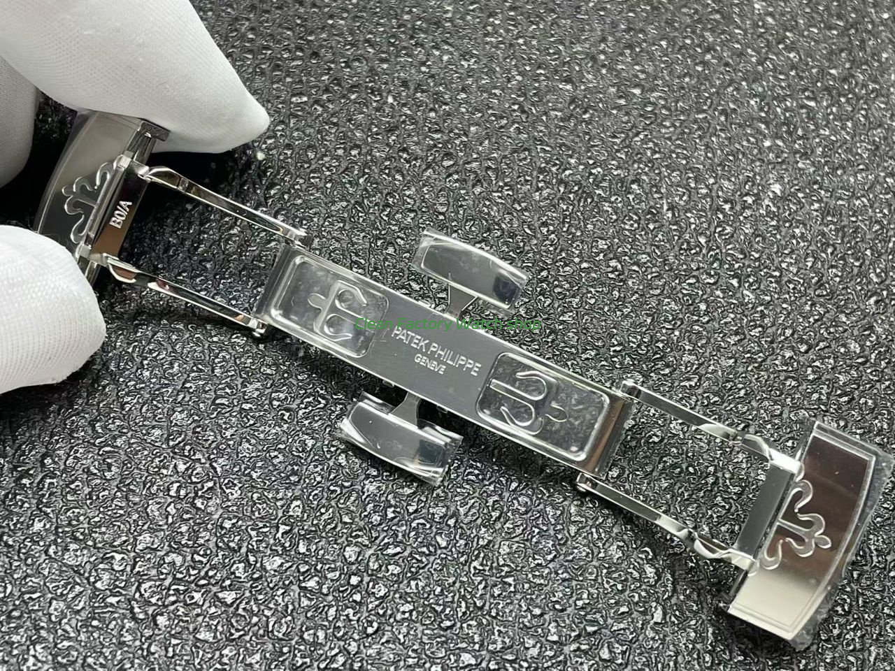 P1 Factory Patek Philippe Aquanaut 5968G-010 42mm White Gold Green Rubber Strap Green Dial (5) P1 Factory Patek Philippe Aquanaut 5968G-010 42mm White Gold Green Rubber Strap Green Dial (5)