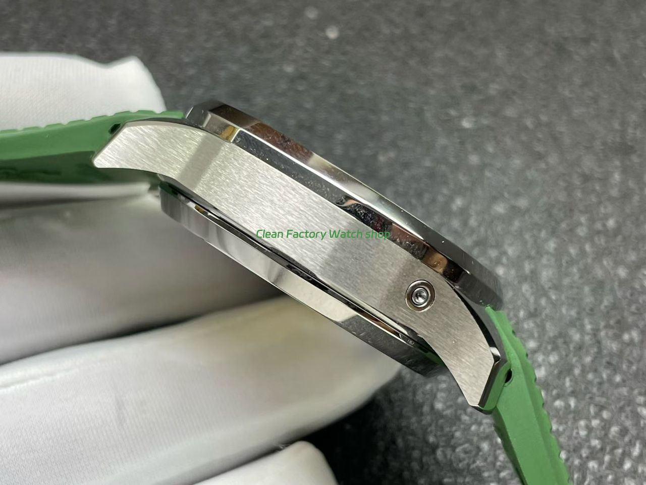 P1 Factory Patek Philippe Aquanaut 5968G-010 42mm White Gold Green Rubber Strap Green Dial (8) P1 Factory Patek Philippe Aquanaut 5968G-010 42mm White Gold Green Rubber Strap Green Dial (8)