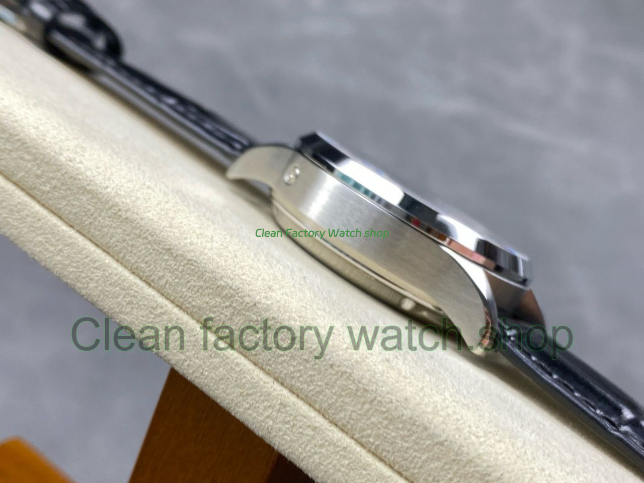 TW Factory Jaeger-LeCoultre Master Calendar Q4148480 39mm Steel Leather Strap White Dial (1) TW Factory Jaeger-LeCoultre Master Calendar Q4148480 39mm Steel Leather Strap White Dial (1)