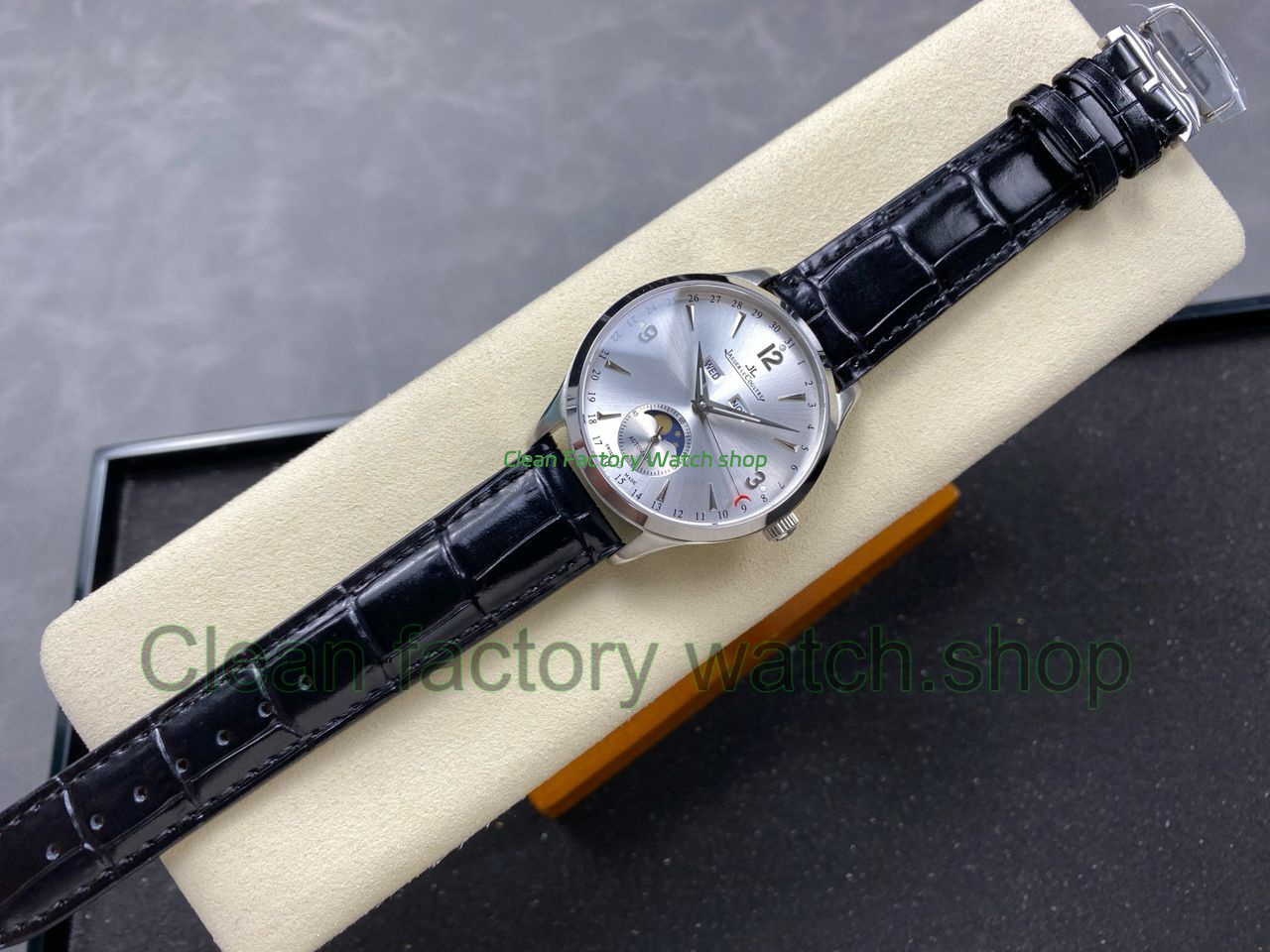 TW Factory Jaeger-LeCoultre Master Calendar Q4148480 39mm Steel Leather Strap White Dial (11) TW Factory Jaeger-LeCoultre Master Calendar Q4148480 39mm Steel Leather Strap White Dial (11)