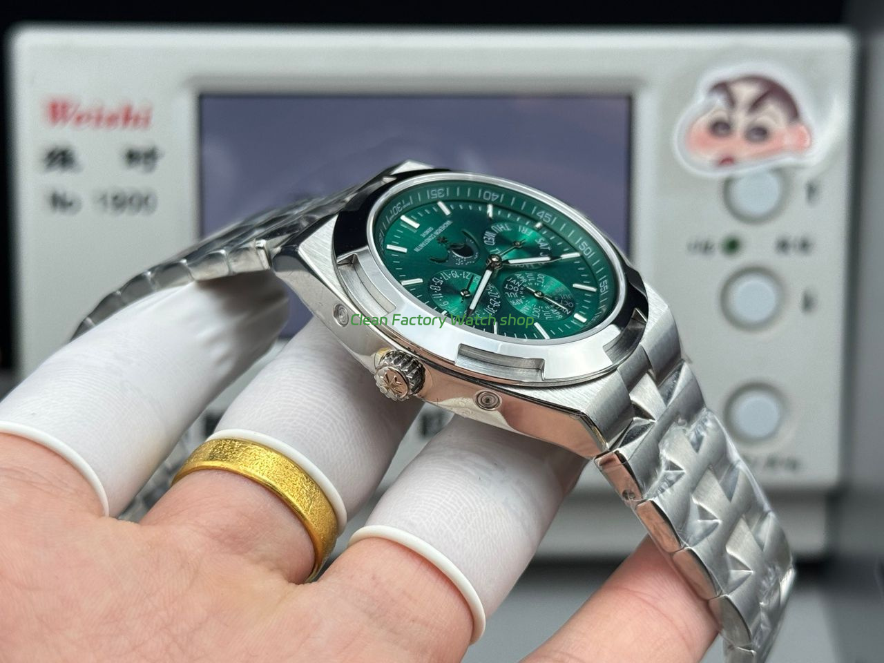 TW Factory Vacheron Constantin Overseas Perpetual Calendar 4300V 41.5mm Full Steel Green Dial (2) TW Factory Vacheron Constantin Overseas Perpetual Calendar 4300V 41.5mm Full Steel Green Dial (2)